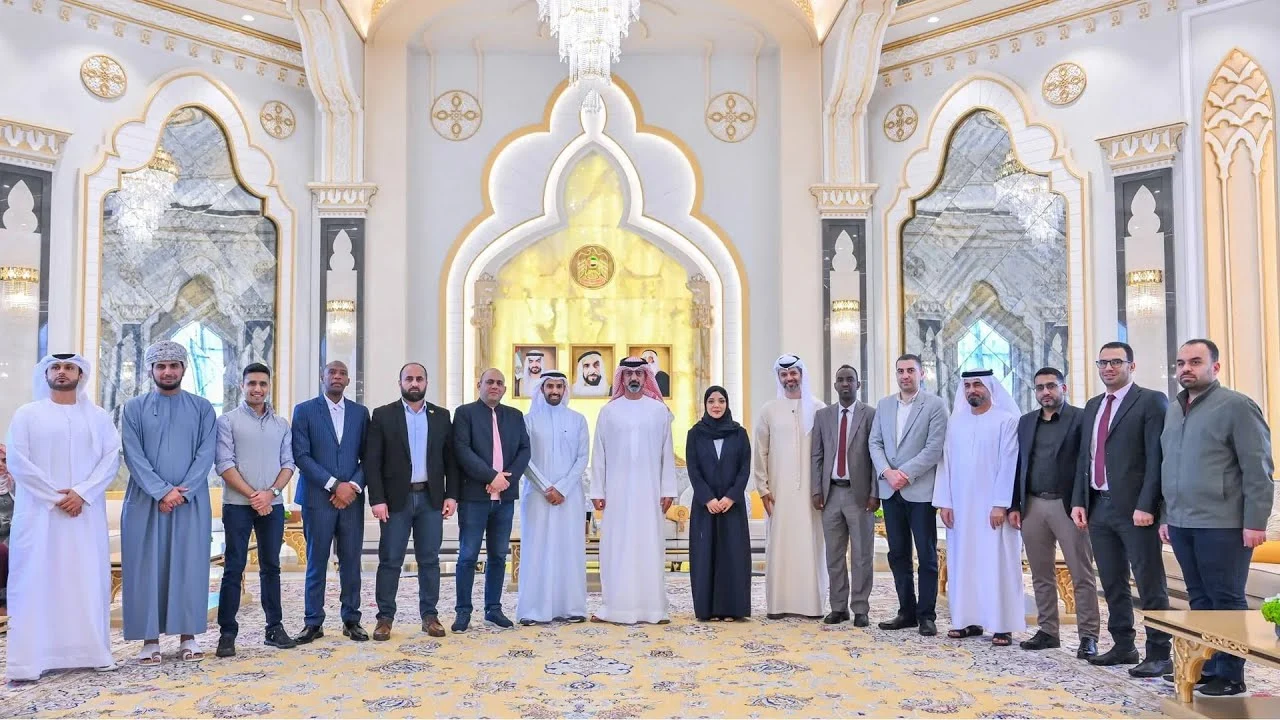 تبادل الخبرات.. عمار بن حميد يستقبل منتسبي قيادات حكومات المستقبل بالعالم العربي